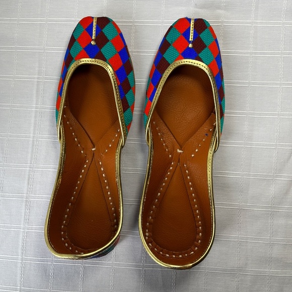 Traditional Handcrafted Colorful Women's Jutti Shoes Leather - Picture 2 of 14